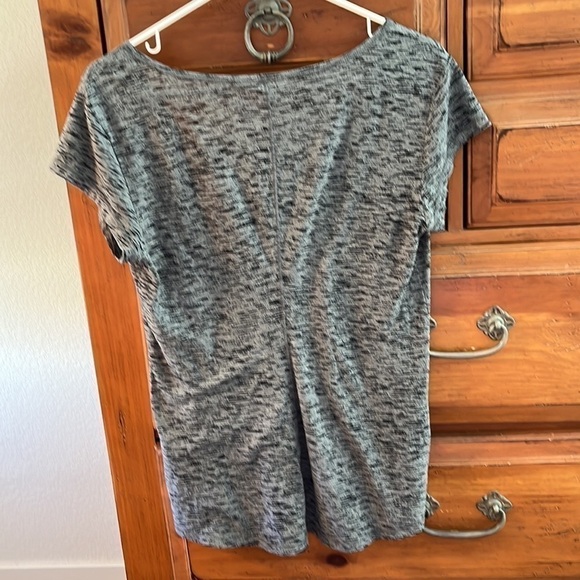 Victoria Secret Sport Women’s gray tee, size medium.. - Picture 2 of 4